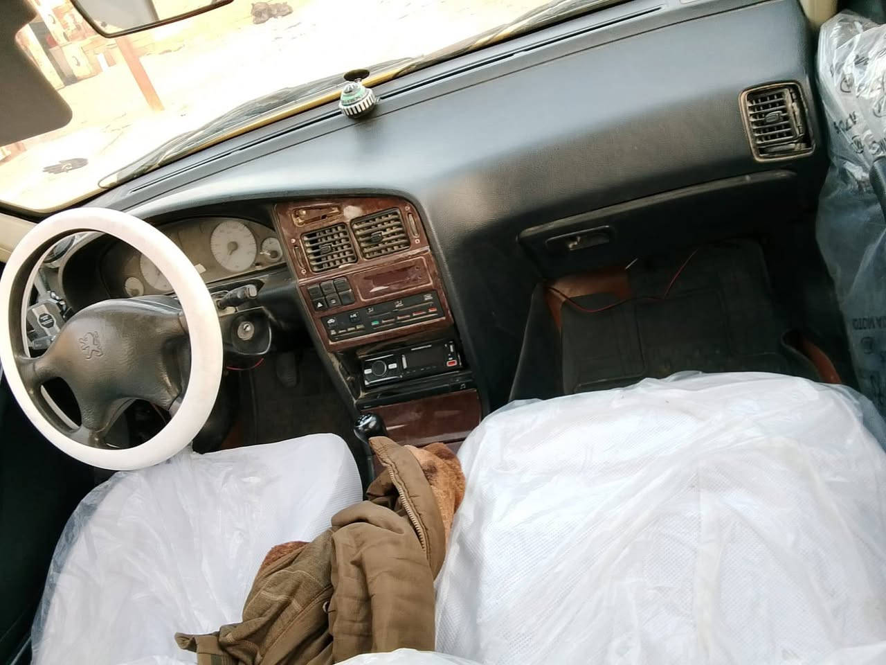 سلام عليكم بيجو بارص 2015 مكينه كير شرط حداديه تبريد طخم تاير جديد رقم واسط مكانه ناصرية مركز سعره 22وبيه مجال قليل الاستفسار عله الرقم ‏‪***********‬‏
