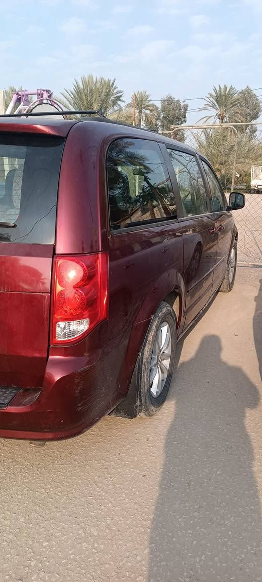 سلام عليكم
دوج كرفان موديل 2017
للبيع 
السياره بيه نقوصات
 حداديتها تعبانه
 الكير امبدل بفس الموديل
 عارضها 150 وبيه مجال
 السياره بسمي كربلاء 
 مشروع وطني
 ***********
