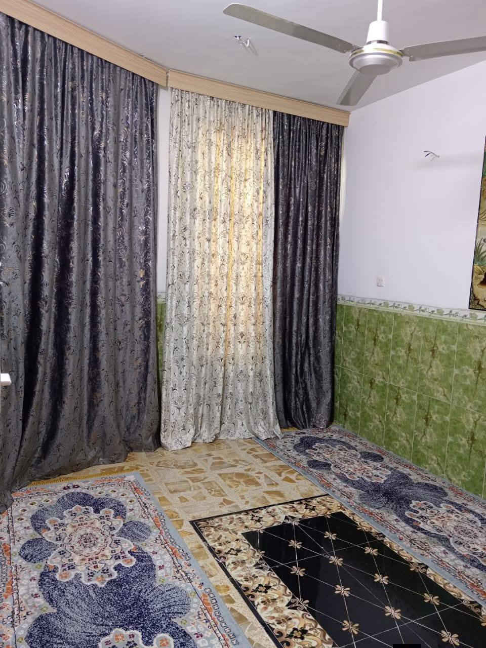 سلام عليكم بيت للبيع
مساحه 100موقع البيت الشعله الدوانم عبور السجه 
يم المحطه القديمه الاتصال على الرقم ***********
