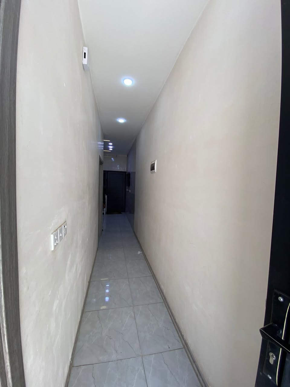 #اعلان564
دار للبيع بل اضافه غرفه طابق الثاني 
نوع_الملك :-  طابو صرف  
# @مساحه 100 متر 
#السعر 90
الموقع حي عسكري قرب ماركت المرهون ومدرسه الجواهر
للأستفسار الأتصال على الارقام التالية :
📞***********
📞***********
أو مراسلتنا عبر { ــــ وتساب ــــ  } 
أو مراجعة #مكتب #كركوك الاجمل  للعقارات ولمقاولات حي العسكري بجانب موقف الكوسترات 
{  #نتشرف #بزيارتكم ونستقبل كافه عروظكم
