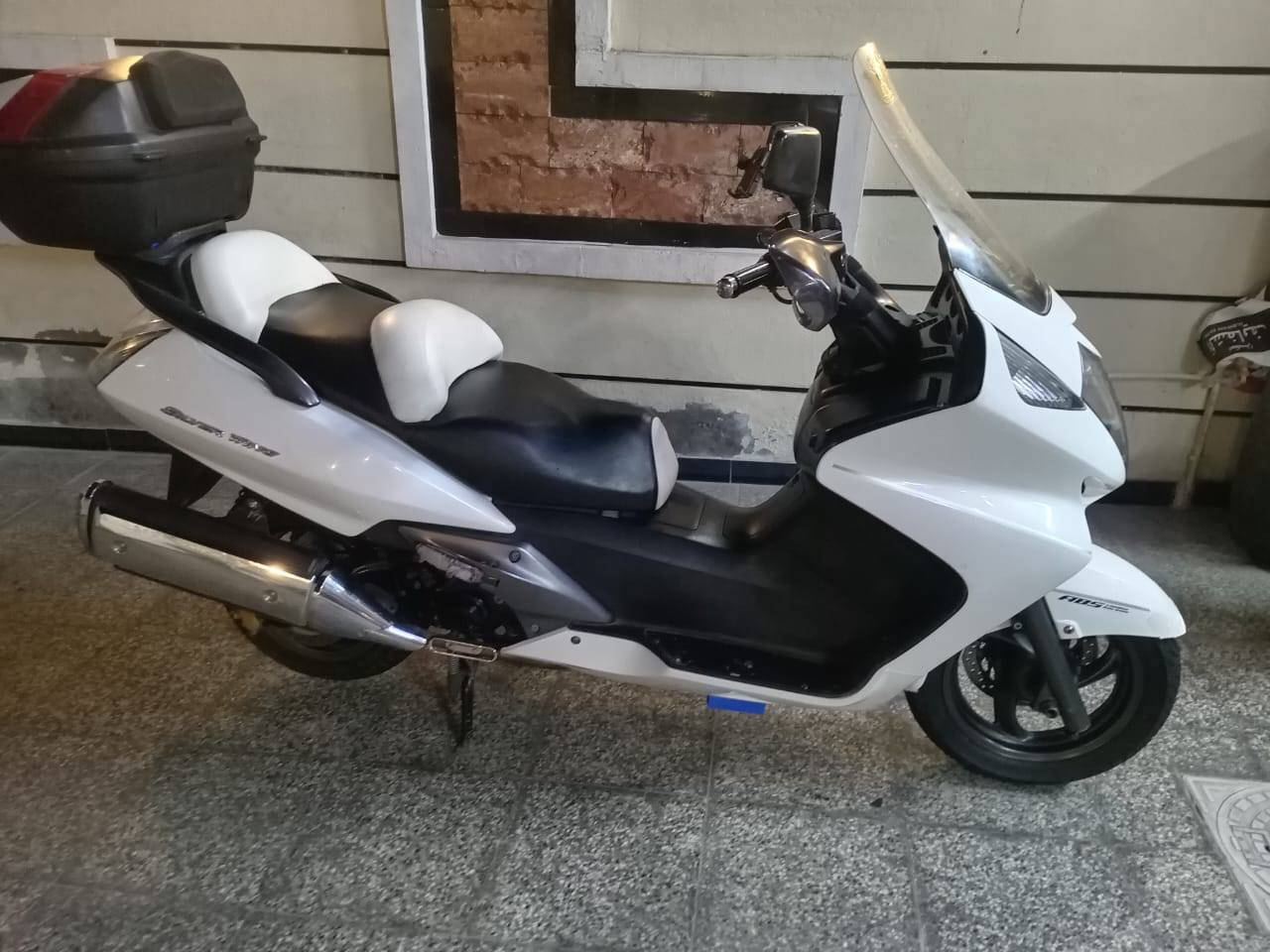 سلام عليكم شباب دراجه للبيع سلفر ونج (شقلاوة) دراجه جديده بمعنى الكلمه مكفوله من كشر ومحرك ترايك وين ميعجبك. +ادامه كلجات بانزين كله،محسن،دراجه مال،جناي لون،ابيض صدفي يو بي اس اوفر،سرعه دراجه خيرمن الله دهن كله موتل اصلي مكاني بغداد مدينة الصدر الشراي وميتعب يتصل وبالخدمه هذا رقمي ***********
