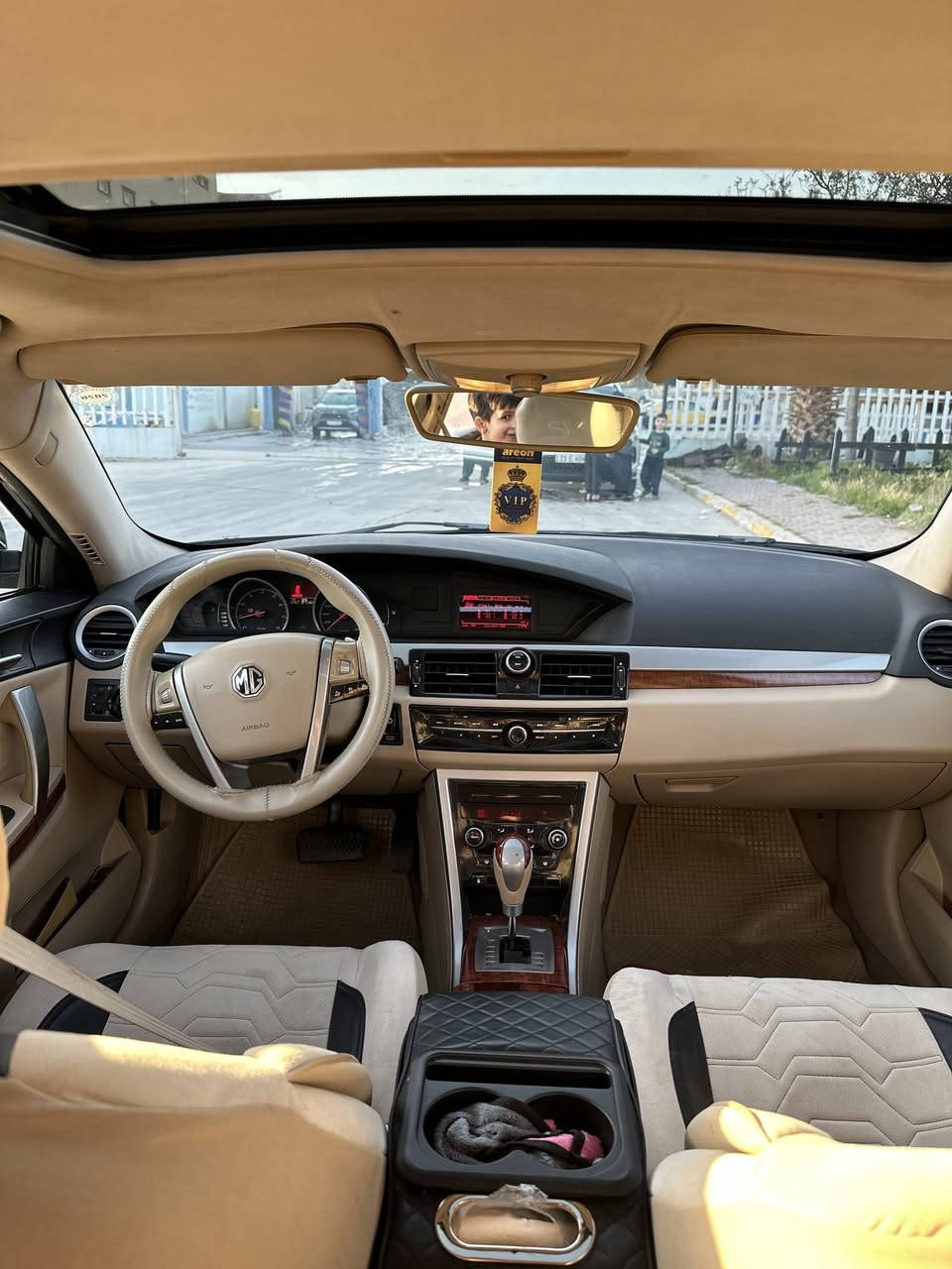 MG 6 2014
مەکینە 1.8
 بەسمەو سلایت   
٢پارچە بۆیاخی هەیە بێ ناوگرتن
گێڕو مەکینە بەشەرت
٤تایەی تازە 
بەناوی خۆمەوەیە هەتا 2029
نرخی 68 گەڵا 
شوێن کەلار 
***********
