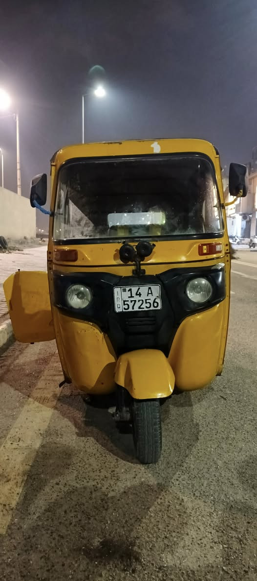 سلام عليكم شباب تكتك موديل 21 رقم وسنويه بسمي تكتك مكينه مفتوحه مكاني بصره كرمه على رقم  *********** سعر 6 وبيه مجال
