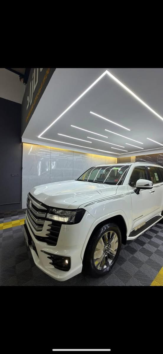 السلام عليكم تيوتا الاندكروز GXR 2022 twin  turbo
ماشيه 32 km

المواصفات:

• محرك 3.5 توربو

• فتحة سقف (سلايد)

• 3 شاشات

• شاشات ترفيه خلفية

• مقاعد جلد

• مقاعد كهربائية

• مقاعد امامية تبريد

• تبريد وتدفئة امامي خلفي

• بصمة الابواب

• صندوق كهربائي

• مصابيح LED وزينون

• 7 راكب

• شحن وايرليس

• حساس امامي خلفي

• حجم العجلات 20 inch

• مكفول كفالة عام كلشي مابيها بل باكيت حتى من جمه الابره 

تفاصيل إضافية:

• مكفولة كفالة عامة من الدعامية إلى الدعامية.

• بدون صبغ، بدون بارد، بدون رصعات، بدون حتى شخط.

• دعاميات هم بدون صبغ، رمل مابي، لحية بدون صبغ.. بقية كلها بشرط.

• محرك كير بشرط مامفتوح.

• سيارة حيل نظيفة كلشي عل بلاد لوك.

• سنوية وهزه جديده 

• باسمي السنوية بشرط تحويل وغرامة.

• سيارة مابيها دينار مصرف كامل من كل نواحي.

• رقم شمالي.   

📍مكان لسياره بغداد حي العدل

السعر  665 $ وبيها مجال قليل 

رقم صاحب السيارة:

***********
