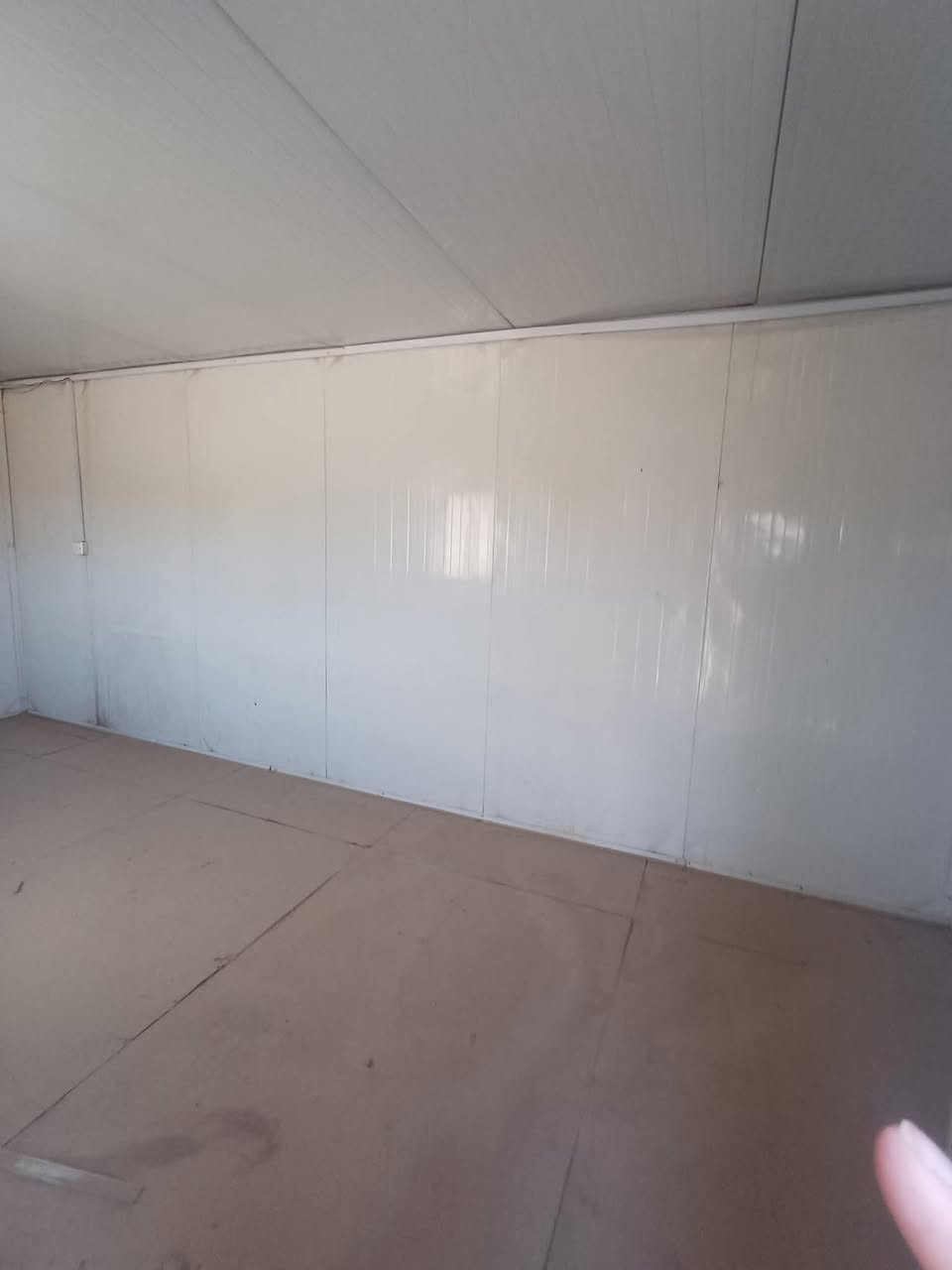 السلام عليكم كرفان للبيع الطول 6 والعرض اربعه رقم الهاتف***********  الوان بغداد النهروان
