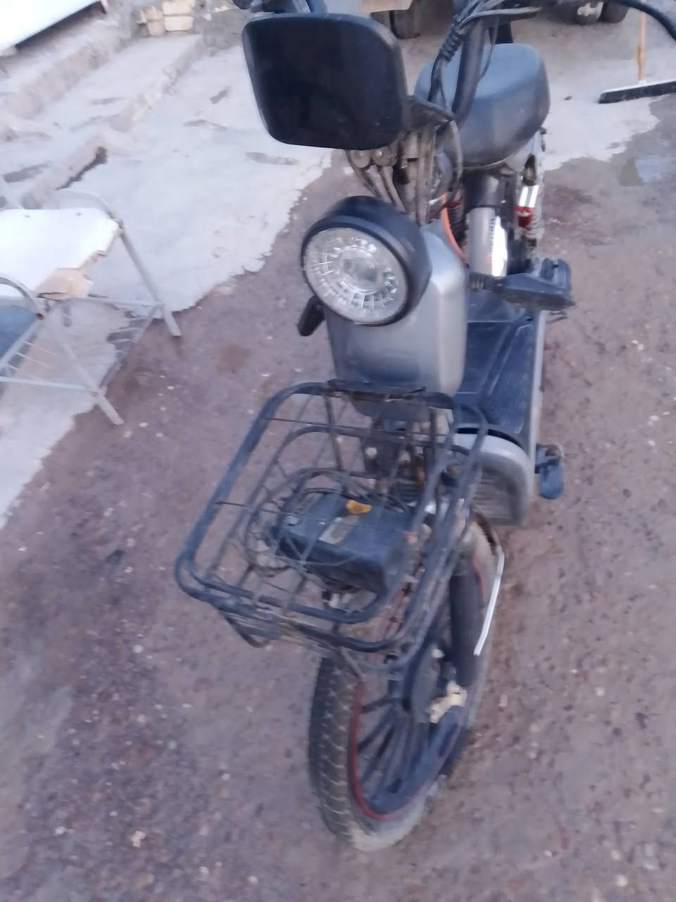 السلام عليكم دراجه شحن للبيع عاطله العنوان بغداد الدوره رقم ***********
