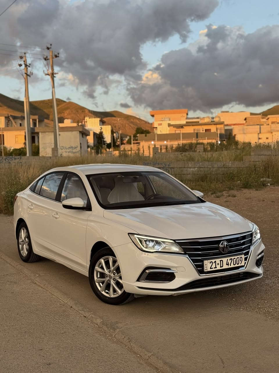 MG5 2024 comfort
زەمانی شەریکە ڕۆنگۆڕینی داهاتوو بەلاشە
٣٥ هەزار ڕۆشتووە یەک دەستە 
سەیارەکە زۆر جوانە ماڵی دۆستە
بەصمە شاشە کامێرا
هەموو سێرڤزێکی لە شەریکە بۆ کراوە
تەنها دو پەڵە پی دی ئاڕی هەیە
دۆەسەکانیشی ئەو چاڵانەی هەیە لە ڕەسم دیارە
تەحویل غرامە بە شەرت
***********
***********
