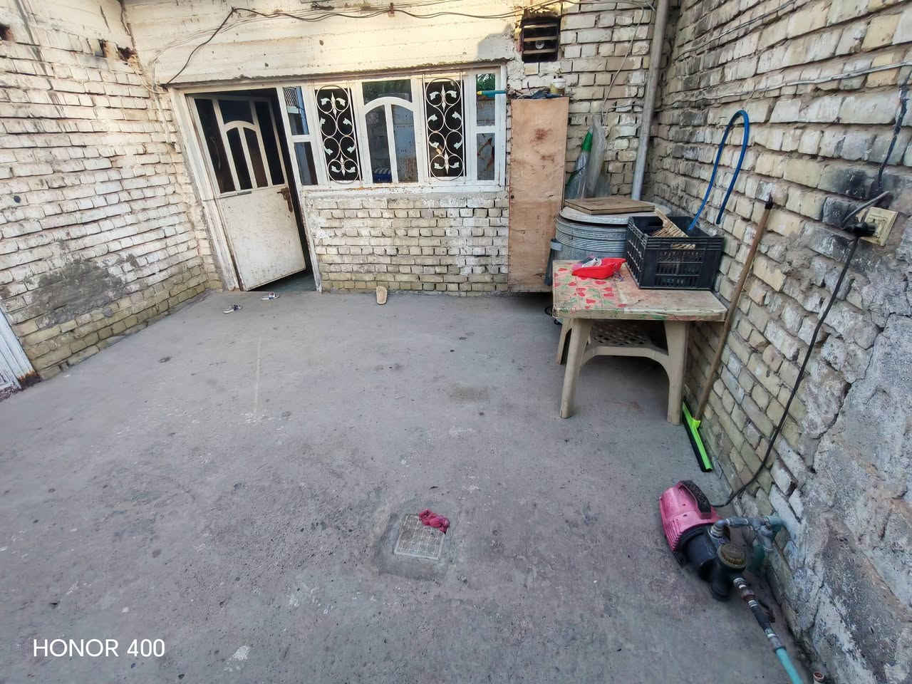 السلام عليكم للبيع بيت في جسر ديالى القديم شارع التويثه المساحه 120متر الواجه 9نزال13طابق واحد يتكون من استقبال +مطبخ +غرفه +خدمات المنطقه مخدومه بل كامل السعر 45لتواصل ***********
