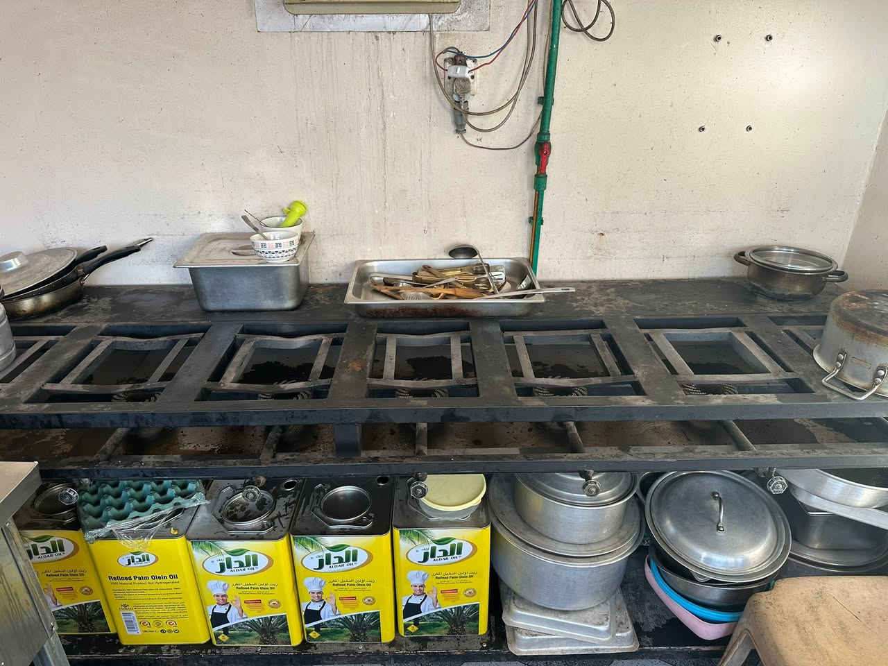 السلام عليكم غراض مستعملة نضيفة للبيع وبسعر مناسب طباخ 7 عيون + دفاية ميزين وكراسي وميز مرمر وتسكاية مترين ونص مثل مموضح بالصور للاستفسار ***********
