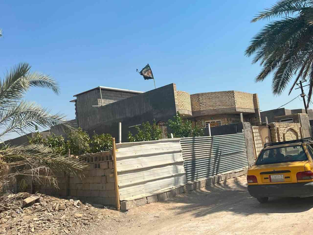 السلام عليكم يوجد بيت للبيع مساحه ٣٧٥ الموقع جسر ديالئ الجديد حي الزهراء اقرب نقطه دالى خلف مدرسه ذاريات الحريري الاتصال على صاحب الدار السعر خاص ***********
