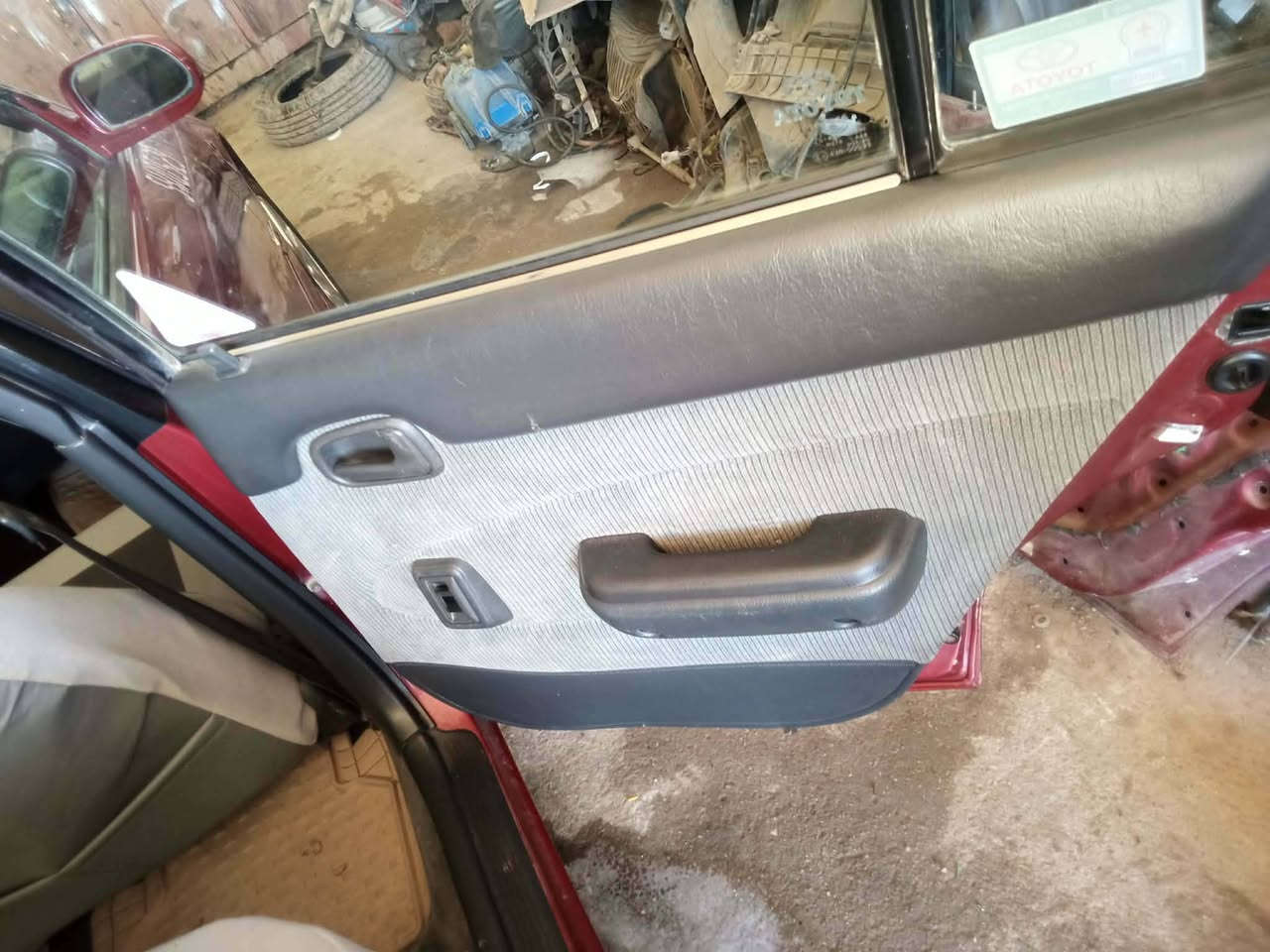 السلام عليكم اخوان : ⚜️⚜️
* تويوتا كورلا محور للبيع موديل  94 *
السياره بأسمي /  مشىروع وطني /

* تخم تاير 
* كهربائيات كلها شغالة  سنتر لوك تفتيح تقفيل جنطة على الريمونت 
* مصبوغة عام للجمالية فقط مكفوله من الضربة 
*صدر امامي خلفي جديد
* دواخل جديدة ( السيارة احلى من الصور )

رقم الهاتف ( ‏‪0781 836 3243‬‏) 

غير متواجد على الفيس اتصال فقط)
العنوان/ واسط_ نعمانية
