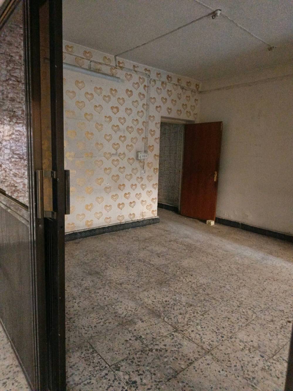 بيت للبيع في الزعفرانبة  ملك صرف في الزعفرانية..خلف سوق الهوى  بناء مسلح مساحة ٢٨٠ واجهة ١٠ متر نزال ٢٨.. طابق واحد.. مع كراج للسيارة عرض ٤ متر نزال  ١٢ متر وحديقة وترك خلفي ٣ متر قابل للاضافة والتغيير.. الاتصال
0791525226