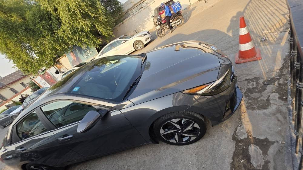 النترا ٢٣ هايبرد 
اعلى فئة limited
فتحة 
بصمة 
تشغيل عن بعد
كشن كهرباء
٣ مودات قيادة
تدفئة وتبريد كشنات 
رادارات ٣٦٠ امامي وخلفي وجانبي 
اوتو بريك 
اعلى فئة داخل ابيض 
رقم بغداد باسمي 
ماشية ٥٠ 

١٦٥  بيها مجال بسيط
للتواصل واتساب *********** بغداد, العراق
