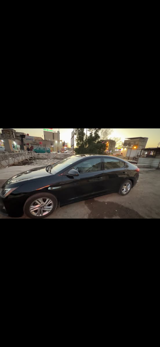 سلام عليكم 
الانتره مديل 2020 وارد امريكي ضربتها جاملغ او بنيد امامي غير ذني مابيه ضربه بعد ولا صبغ سياره جديده كلش مكينه 160دوش  سياره جاهزه من كلشي حداديه جديده تبريد ترايك اربيل   سنويه للشهر 11 يعني بعدها مامنتهيه بهاي السنه رقم اربيل بسم شركه عدي وكاله بسمي سعر 115 اوبيها مجال مكان 5 ميل ***********
