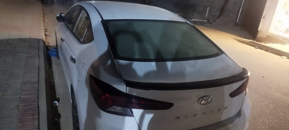 الانتره 20
فول مواصفات حره السياره كفاله بيها ملاحظات بسيطه 
رقم بغداد
السعر 125 مستعجل 
***********
