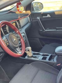 كية سبورتج موديل 2018 وارد امريكي حادثة باب الصدر والباب الخلفي واحد ا...