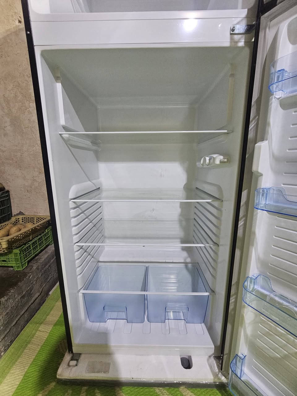 ثلاجة للبيع جديدة ما مستعملة ابد تم فحصها فقط ، هيتاشي صناعة ياباني ، حجمها كبير ٢٨ قدم ، نظامها تجميد ، مع ضمان ٥ سنوات ، السعر ٤٥٠ ألف وبيها مجال
للاستفسار المراسلة على الماسنجر ، أو مراسلة الرقم *********** على الواتساب ، أو الاتصال على الرقم *********** ، العنوان : حي العسكري قرب جامع العليّ العظيم
