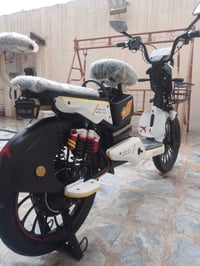 حجم ٢٠ • ١٠٠٠ واط • ٤ بطاريات جديدة