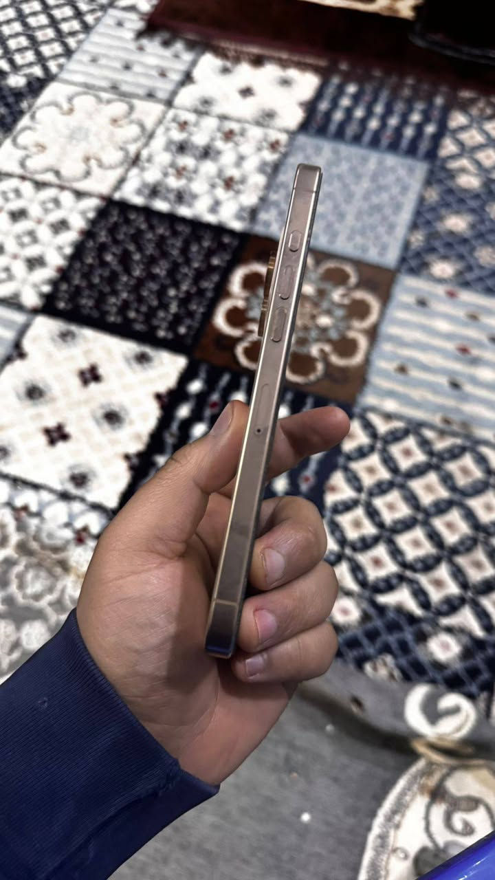 ايفون 16 برو ماكس
ذاكرة  256 
البطارية ٩٤

نضافة 100℅

الجهاز ماستر ومكفول من الخدش ومكفول من اي ضرر 

للاستفسار  ***********
