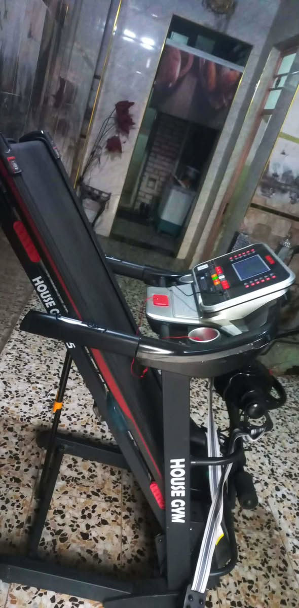 جهاز قبل فتره ماخذينه ٦.٣٠
ريده ٢٠٠ جديد وكله شغال  وجهاز ضخم موصفات  فقط وتساب 
***********  رجائن المايشري ويشع كلبي لايطب
