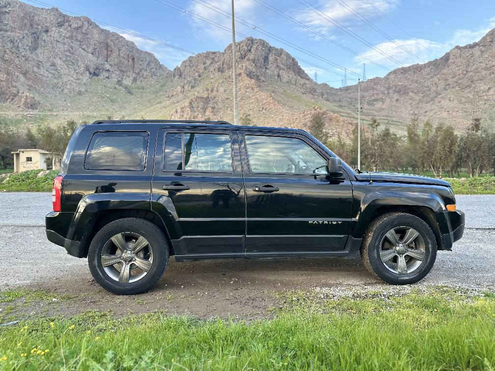 فرۆشتنی خێرا 
جێب پاتریۆت jeeb patriot 
2016
مەکینە گەورە 2.4 ی مەرغوب
ڕەشی قەتران ،
سەیارەیەکی بەرز و خۆش و بێ مەسرەف، 
ماشاء الله ئەو هەیکەلە بەرز و جوانە بەپارەی قەمەرەیەکە،
گێڕ و مەکینە بەشەرت وە نەکراوەتەوە،
هەر چوار جامی کارەبایی ،
کامێرای بۆ بەستراوە ،
دژە خلیسکە،
کوشن کارەبایی ،
ئاوێنە هیتەر،
گێڕ عادی و ئۆتۆماتیك،
بۆنیت و چەمەلاغی بۆیاغە بێ ناوگرتن، لەگەڵ دەرگایەکی دوای سایەقیش ساردییە،
تازە ڕۆنم لێ گۆڕیوە،
بەرگە کوشنی تێگراوە،
ڕەقەم و سەنەویی تازەیە تا 2029 ،
تەنها هەززەی بەسەرچووە،
93 هەزار ڕۆیشتووە ،
نرخی 112 وەرەقە و مەجالێکی کەم، گۆڕینەوە ناکەم تەنها فرۆشتن، سەیارەکە ماڵی دۆستە،
هەر کەس موشتەرییە لەخزمەتدام با پەیوەندی بەو ژمارەیەوە بکات، واتس ئەپ و ڤایبەریشی لەسەرە.

***********
سەنگەسەر بشدار, السليمانية
