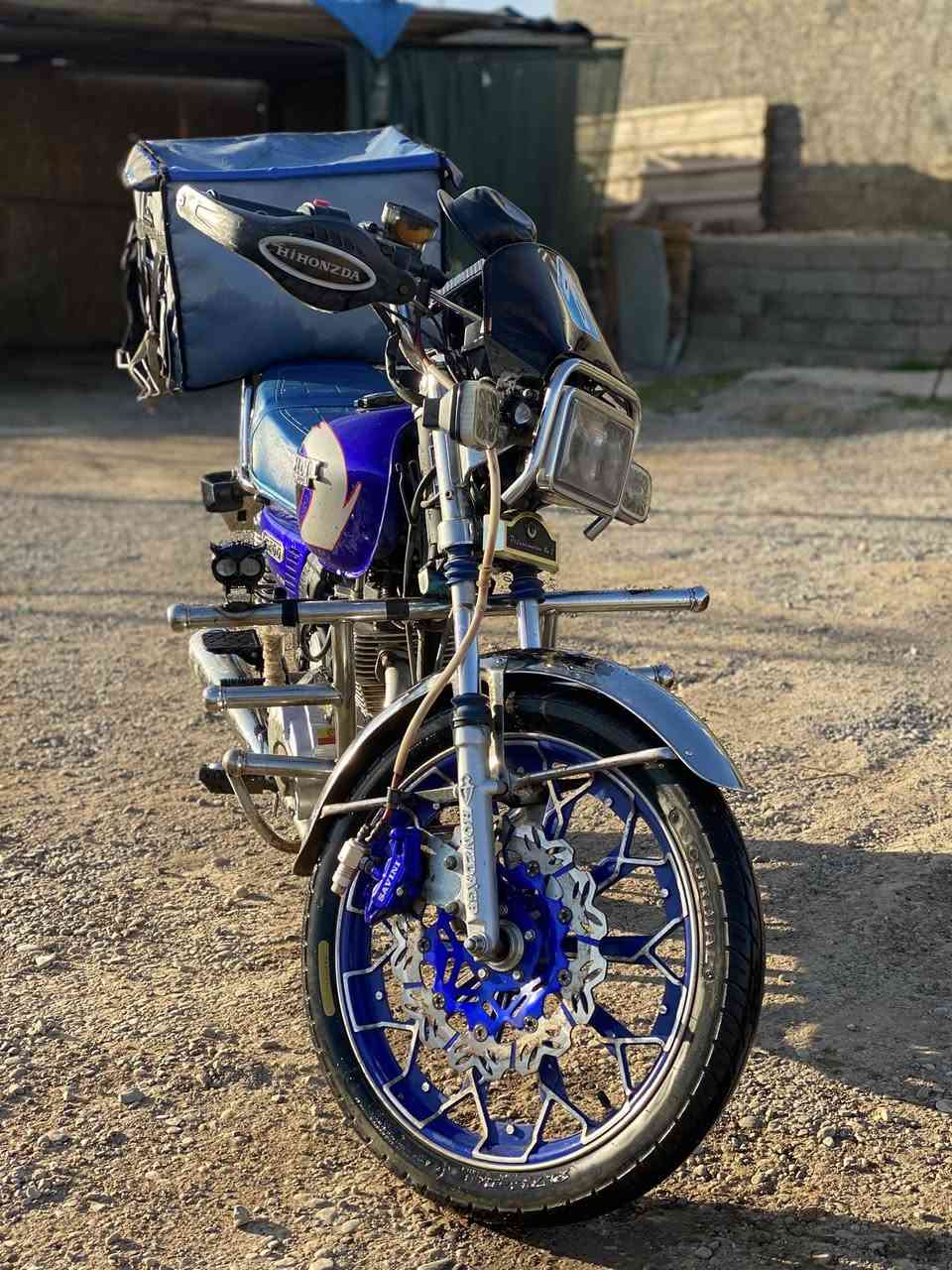 السلام عليكم موطور للبيع سيفان خمسة كير سلف كهربائيات شغال محرك 200 مامفتوح شرط لا صرف ولا تبخير موطور ما ناقصو شي جنوب الموصل ناحيه القياره  
للاستفسار الاتصال عل رقم. *********** او التواصل خاص او واتساب 
السعر700 وبي مجال مو شراي لا. تعبني
