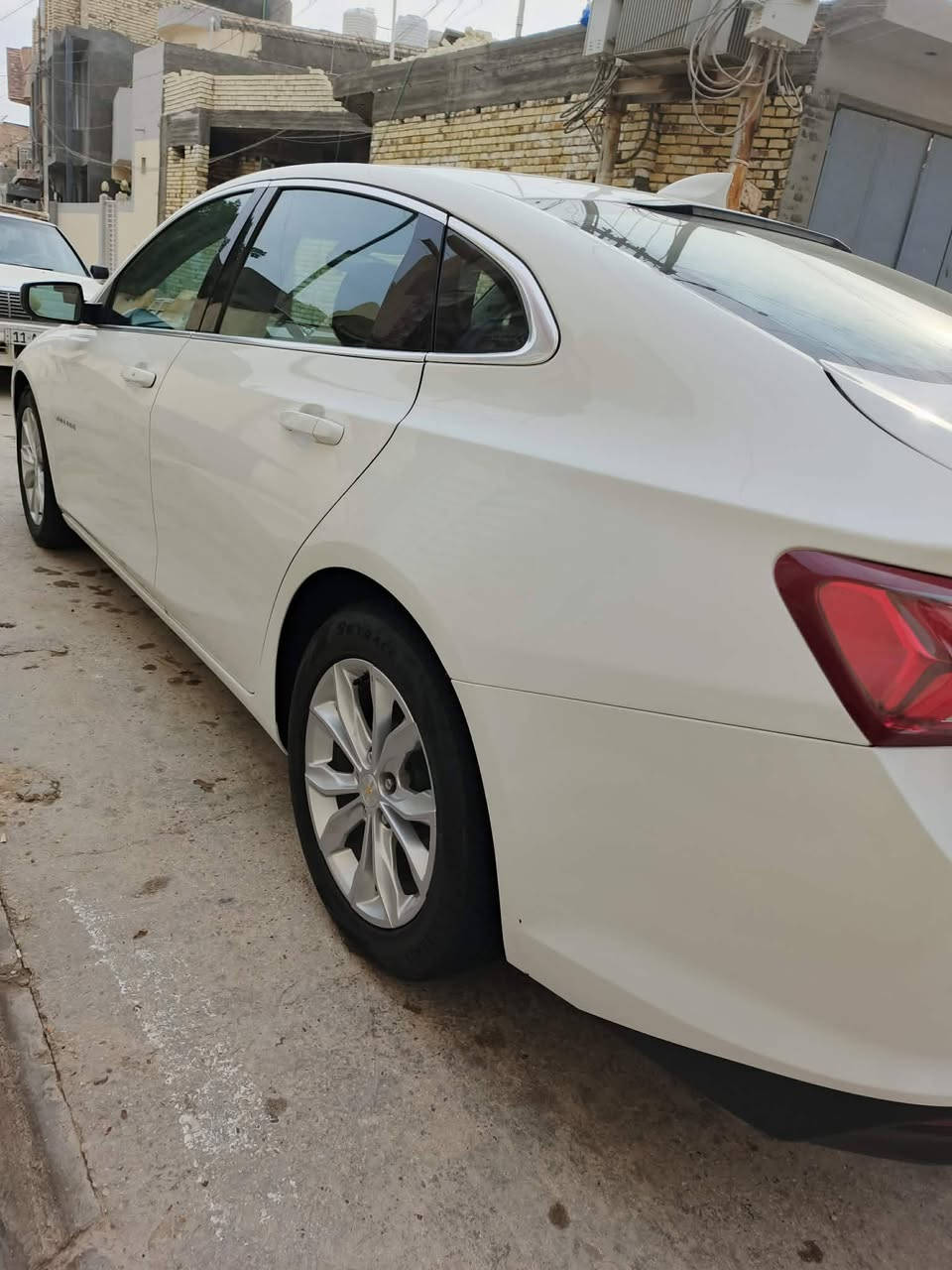 سلام عليكم للبيع ماليبو موديل 2021 سياره كارتون بحالت الزيرو بس جاملغ امامي مبدل والباقي مكفوله كفاله عامه حتى من البارد والشخط سياره على ايد دكتور استعمال بسيط فول مواصفات LT محرك 1500 تيربو المرغوب تشغيل بصمه ابواب بصمه صندوك بصمه رادار امامي تحديد مسار تبريد مركزي امامي وخلفي تبريد تحكم جهتين منفصل مقاعد هيتر اوتو ستوب بصمه شاشه ايباد جبيره نضام بلتوث واي فاي كاربلاي كامره خلفيه تحكمات ستيرن جهتين شفتات ستيرن تحديد سرعه ستيرن فوليوم بلاجكتورات ليد نضام اقتصاد البانزين ويل كب شركه وطخم تايرات جدد بعد مواصفات فول لفول مشايه 60 بحالت الزيرو تحويل مضمون سنويه لل 2030 برغي 10 ما مفتوح بيها السعر 113 وبيها مجال بسيط ***********  ***********.
