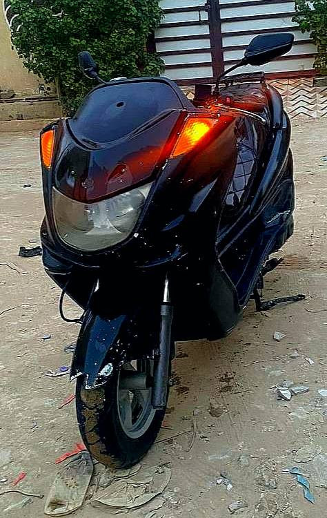 السلام عليكم للبيع ماجستي دبل رون 

دراجه كامله من كلشي شغاله سلف

 بكل وقت 

محرك ناعم مكفول من كلشي. شلعه ومعدل كلش حلوات 

كهربايات كلهه شغاله لايت عالي ناصي. 

اشاير شغالات دبل اشاره هم كيوجه كلهن شغالات.مروحه. دبلات كدام وره كلها شغاله. 

تايرات جدد مبدلهن .  دراجه كامله من كلشي 

مطلوب واريد ابيعها. متوازي كلش 

السعر: 380 وبيه مجال 

المكان: كربلاء شارع الحر. 

الرقم:*********** 

 واتساب موجود
