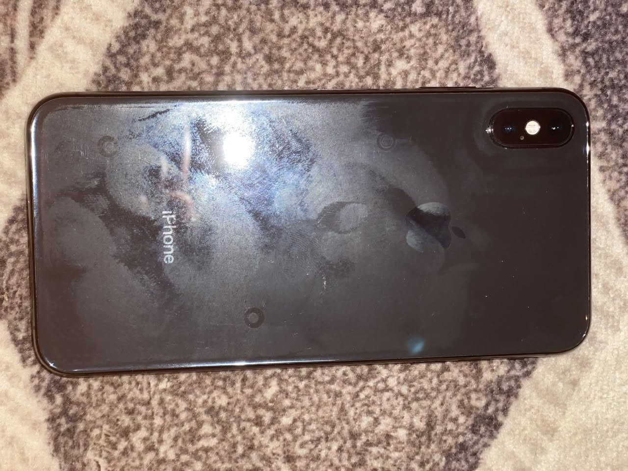 السلام عليكم جهاز اكس إس ماكس مبدل بطاريه الباقي مكفول الذاكره 256فيس إيدي شغال بيع١٦٠وبي مجال  أو مراوس رقمي ***********
