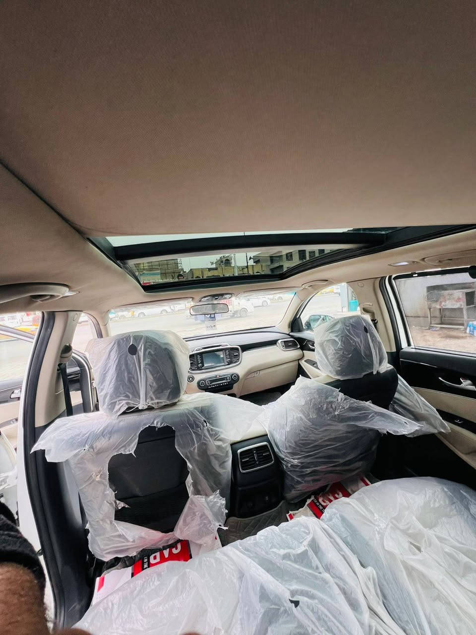 سلام عليكم سورنتو خليجي 2019 شكل 20 ماشيه 92 الف سونر موجود بل صور سياره نضيفه وحلو مواصفات
1 بونرامه 
2 جنطه كهرباء 
3تحكم كشنات كهرباء 
4 لايت زنون عالي ناصي 
5 تواسات علامة سورنتو 
6 نظام ترحيب 
هواي مواصفات 
6 سلندر السعر خاص 
العنوان بغداد 
***********
