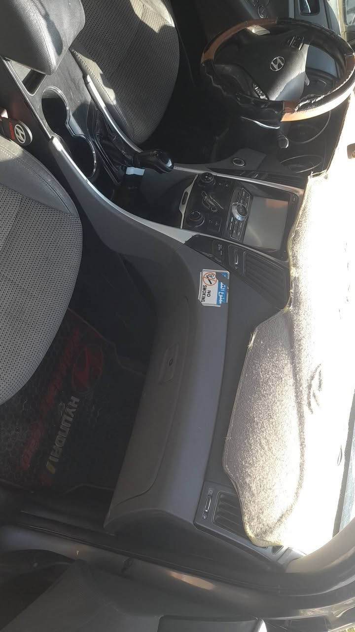 السلام عليكم للبيع سوناتا فول مواصفات وارد أمريكي موديل 11 السعر 110 وبيهه مجال رقم الهاتف ***********
