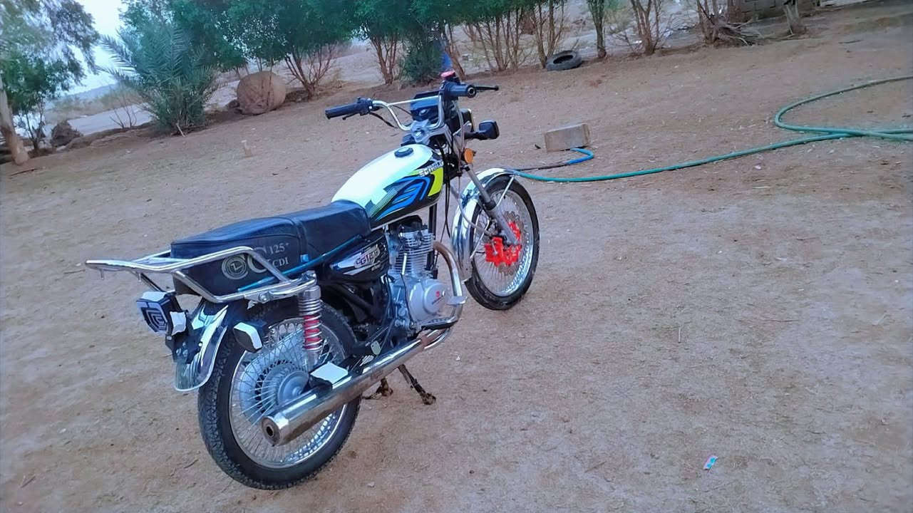 سلام عليكم درجه البيع تيكر موديل 25 درجه زيرو ممشيه صرله قل الشهر من طالعه من الوكيل مبيهئ اي نقص حلاء من الصوره كامله مكفوله كفاله عامه جديده كلش حلوه السعر 700 وبيه مجال الشراي نتصل وبيك خير ودلل 
***********
