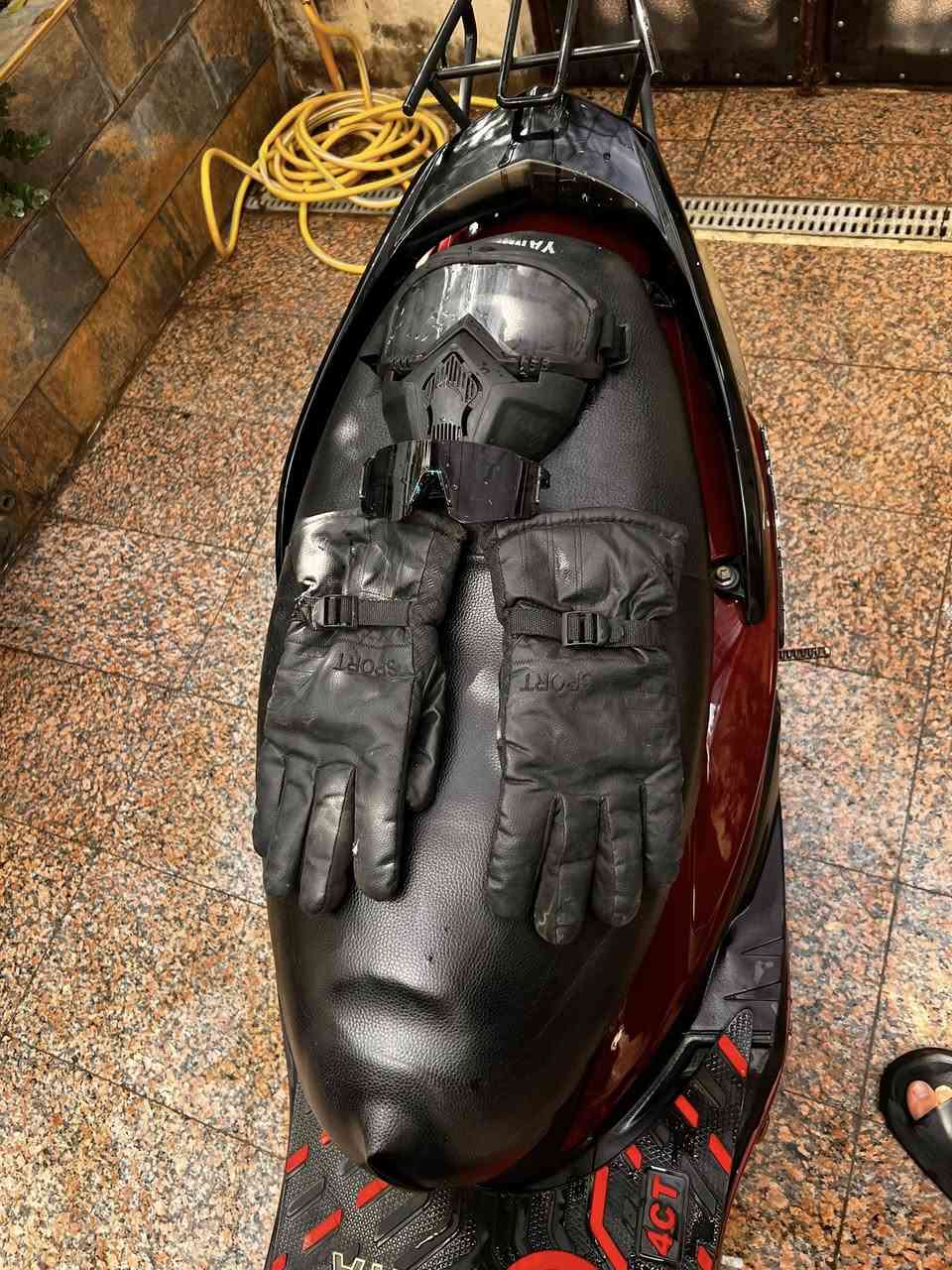 سلام عليكم دراجه سكنس فحل لبيع نوع كابريته الدراجه مامتعوبه الدهن الي اديره كله موتل كامله من اي نقص بيهه حساس كلبه كفرات مختم وبيهه منفيس دخول الدراجه اصوليه وكلشي شغال بيهه وغراض الي وياهه من اشتريتهه ليهسه مو جوده وياهه جف ونضاره وقناع ومرايات وياه كاعيه عله شرط تاخذهه بدون اي نقص مكاني بغدادالحريه سعر ٧٢٥للتواصل ***********واتس
