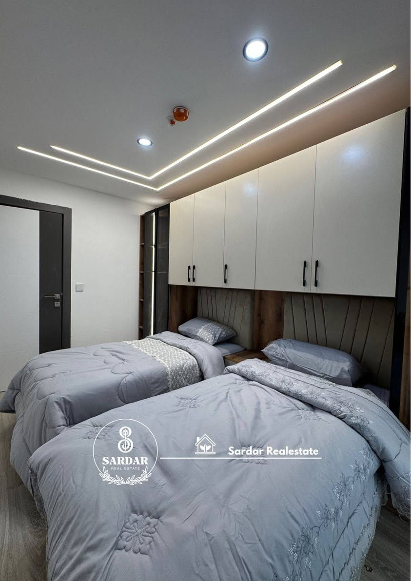 شقة استثماریة للبیع 
مؤجرة ب $1800 , كل ثلاث اشهر مقدمة
غرفتین و صالة ، مؤثث vip 
طابق 2 ، واجهە داخلیە 
مساحة 105 متر 
اربیل ، مجمع لایف تاورز ،  حی سیدوبارك 
التواصل 0750 444 7409 
التواصل ***********
