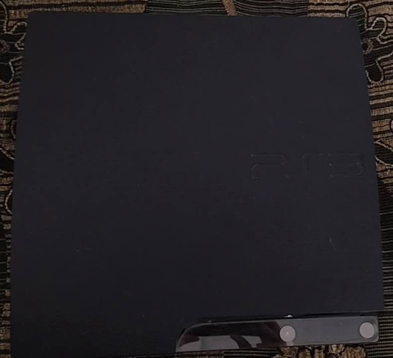 PS3 للبيع
باله اوربي جديد شرط مستعمل قليل
السعر : 160 الف 
الاستفسار اكثر : ***********
( الباله الاوربي يختلف عن العادي توجد انواع ولاكن الاوربي الباله دائماً افضل من اي PS عادي )
