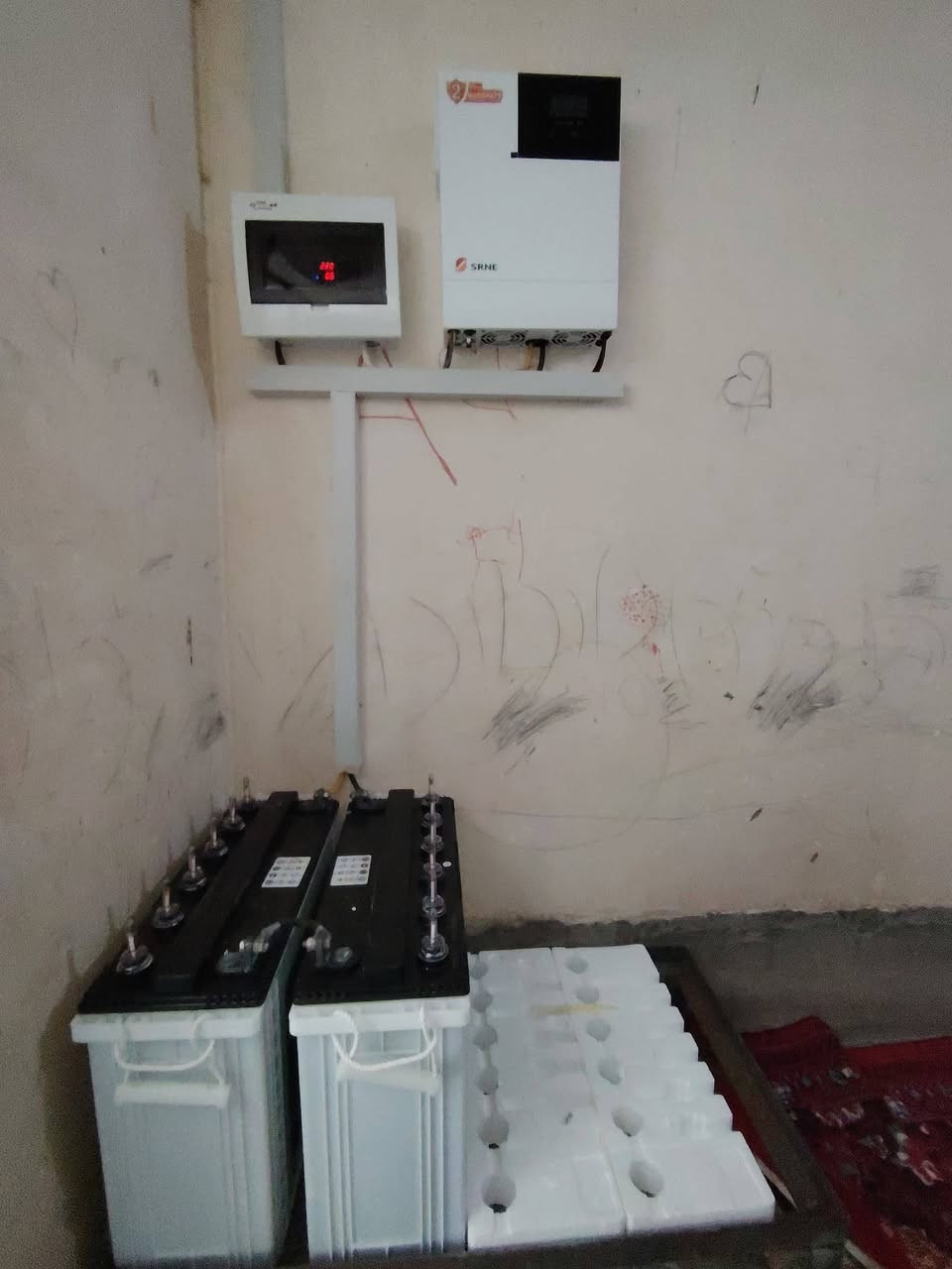 الحمد لله تم تنصيب منظومة الطاقة الشمسية 
 عدد 2
 في الحويجة قرية سته مبارك لاصحاب المنظومات 
 
  لمن يبحث عن الرُقي والتميز والجودة بنفس الوقت.
حيث  تجهز المنزل(8)  امبير نهاراً 
و (3) امبير ليلا بالتناوب مع الكهرباء الوطنية
تكونت منظومتنا من التفاصيل التاليه:_
_نوع الانفيرت SRNE 
حجم 3.6kw     ضمان سنة 
_ الواح طاقه شمسيه بقدرة 620w كل لوح ذات وجهين و ،16بازبار النوع الجديدبكفاءة عالية الجودة عدد  4 ضمان ١٥ سنة 

_ بطاريات عدد 2 نوع Okey ضمان  ١ سنة حقيقي 

_هياكل حديدية مغلونه ضد الصدأ لتثبيت الألواح الشمسية .
_ مجموعة التوصيلات MC4
_كيبلات DC سمك 25 ملم لربط البطاريات
كيبل DCسمك 4 ملم مخصصة لربط الالواح الشمسيه 
مباركه لأهلها شايفين كل خير
 
#شعارنا #ثقة #أمان #استفادة  

#بموقعنا #قرب ##الدفاع #المدني #في #الحويجة 

بادارة المهندس علي حسين 
 *********** 
.***********
#بطاريات #انفيرتر #بطاريات_ليثيوم #تنصيب#Marvel
