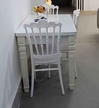 ميز طعام • النجف • سنغافورة