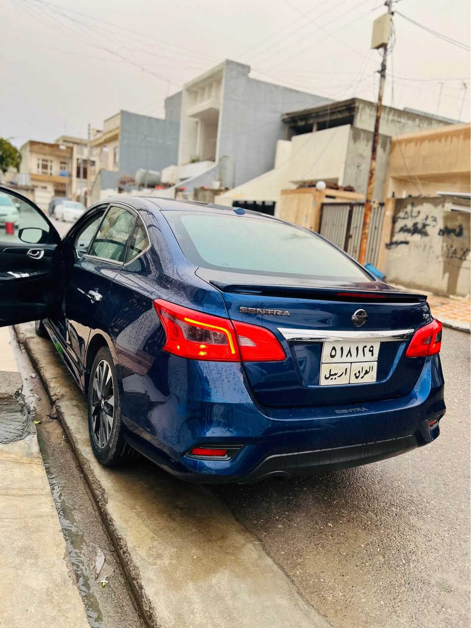 نیسان سێنتڕا ٢٠١٨ مۆسەفات ئێس ئاڕ دوو پارچەی سبوغە 
جاملخ و بۆنیت بەبێ شاصی و بەتانە کەمەک بەدەنەی گرتیە
ئەرباگ بەس سوکان دوو جێ ساردی هەیە باقی زیاتری نیە گێر و مەکینەو تەبرید هەموو شتی بە شەرت
نرخی ١٠٦ مەجال رەقەم مۆبایل:*********** أربيل, العراق
