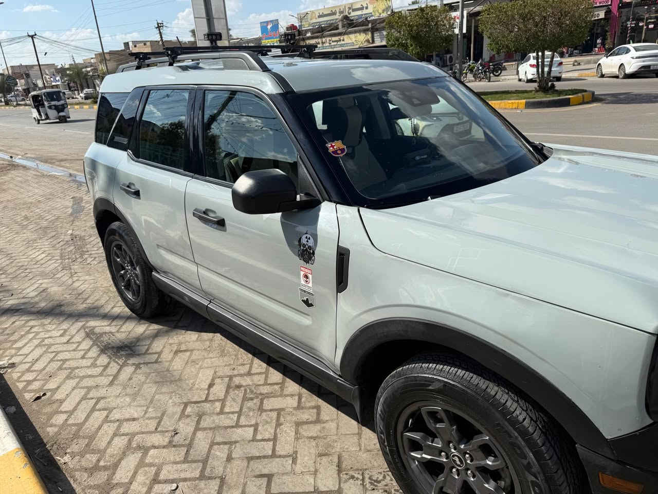 السلام عليكم

فورد برنكو سبورت ٢٢

محرك1.5 توربو

سلندرv3( ٦ نوزل)

كير 8 نمر 

دفع رباعي دبل اكسل 

فئة big bend

تبريد قطعتين ثلج

تدفئة

حساسات خلفية 

كاميرا خلفية 

رمز الباب من فورد 

خمس مودات قيادة goat 🐐

شاشة ابل كاربلاي

حساسات مري ومسار وستيرن 

جنطة كبيرة 

اوتو ستوب + اوتو هولد 

سايد بريك دكمة 

كير ماوس 

بدون صبغ فقط حادث بل مازادت إلاماميه وراديتر  رقم *********** بغداد الغزاليه 
رقم أربيل صاحبه بسمه عربي بغداد, العراق
