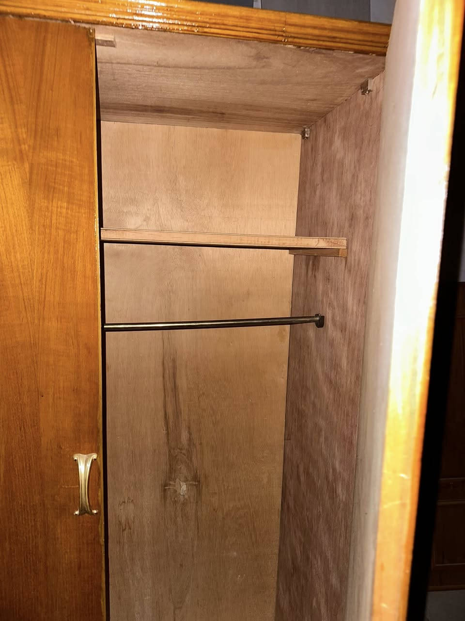 كنتور للبيع خمسه باب صاج تزكام قوي سعره 125 الف ***********
