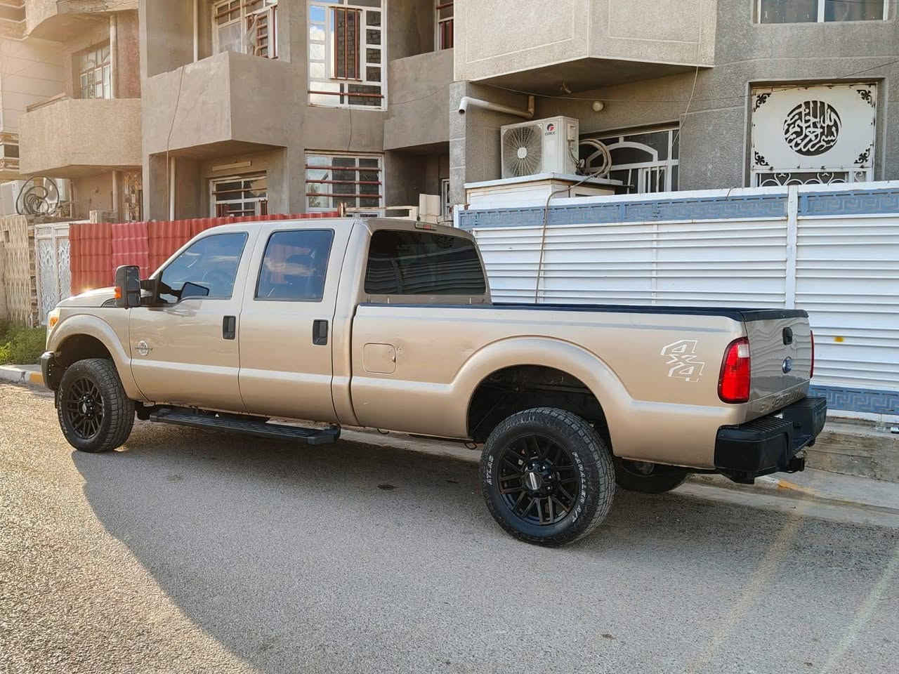 فورد إف350سوبر ديوتي 2012
بانزين كير محرك بل كارتون 
صدر جديد خلفي امامي 
منظومه غاز 100لتر ايطالي يعني انسه صرف البانزين 
تخم ويل وتاير رابتر 
كتاب تضليل لا27
كشن جلد منفصل مكاني كركوك 
السعر ١٣٨وبيه مجال حق الجيه
سياره كفاله عامه 
رقم وسنويه بسمي كله جديد 
مراوس مع اعلا او كاز
***********
