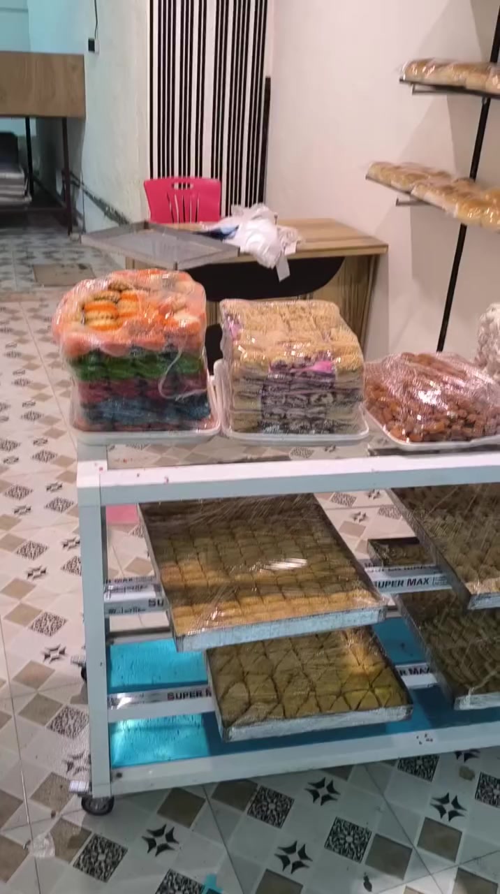 🥐🍰
أفران زيتون
تقدّم لزبائنها الكرام
أجود أنواع الحلويات الشرقية والغربية
كعك داطلي • بقلاوة برازيلي • برمة • زنود الست • بتي فور • شكرلمة
🎁 عرض خاص للزائرين لأول مرة
خصم مميز على الحلويات
🥖 معجنات طازجة يومياً:
صمون • جرك • محلب تمر • لقيم
🧼 نظافة المكان والالتزام بالمواعيد
⏰ جودة ثابتة وطعم موثوق
🏪 يوجد تجهيز محلات ومطاعم
📦 كميات مناسبة
💰 بأسعار تنافسية
📍 الموقع: سوق حميد الكبير
📞 للاستفسار: ***********
