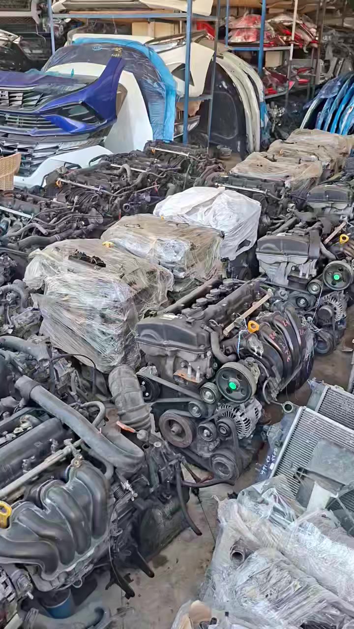 محركات سوناتا مظلع وعدل 
٢٤٠٠ و ٢٠٠٠ كله متوفر 
كوري بلادي حاويه 
***********
