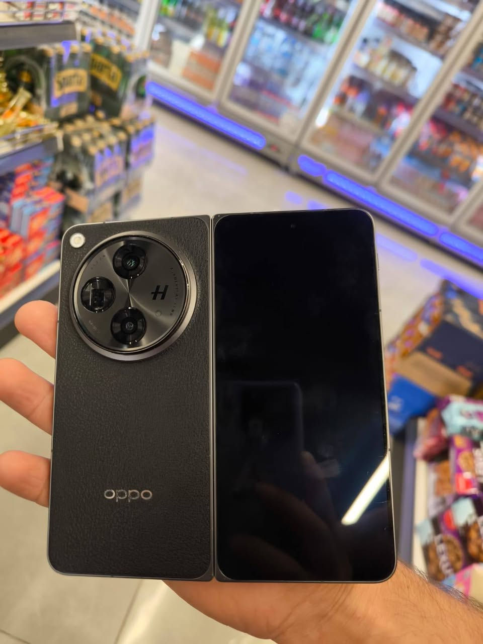 للبيع  Oppo Find N3
اوبو فايند ان 3   جهاز فلاكشب
جهاز بي شاشتين  الشاشة الجبيرة عاطله فقط  والثانيه شغاله كامل
المواصفات
ذاكرة  512  رام  16 + 8
الشاشة  Foldable LTPO3 OLED
البطارية: 4805 مللي أمبير
المعالج ثماني النواة Snapdragon 8 Gen 2 تكنولوجيا 4 يشغل الالعاب اعله اعدادات
بصمه جانبيه سريعه
الصوت استيريو  3 سماعات
كامرته قويه وبيها زوم قوي  
جهاز مواصفات قويه تكدر تشوف ع يوتيوب
سعره 350 وبي مجال بصيط مكاني تكريت


**إذا كنت صاحب هذا الإعلان وتريد حذفه لأي سبب، رجاءا أرسل رسالة إلى الدعم الفني**