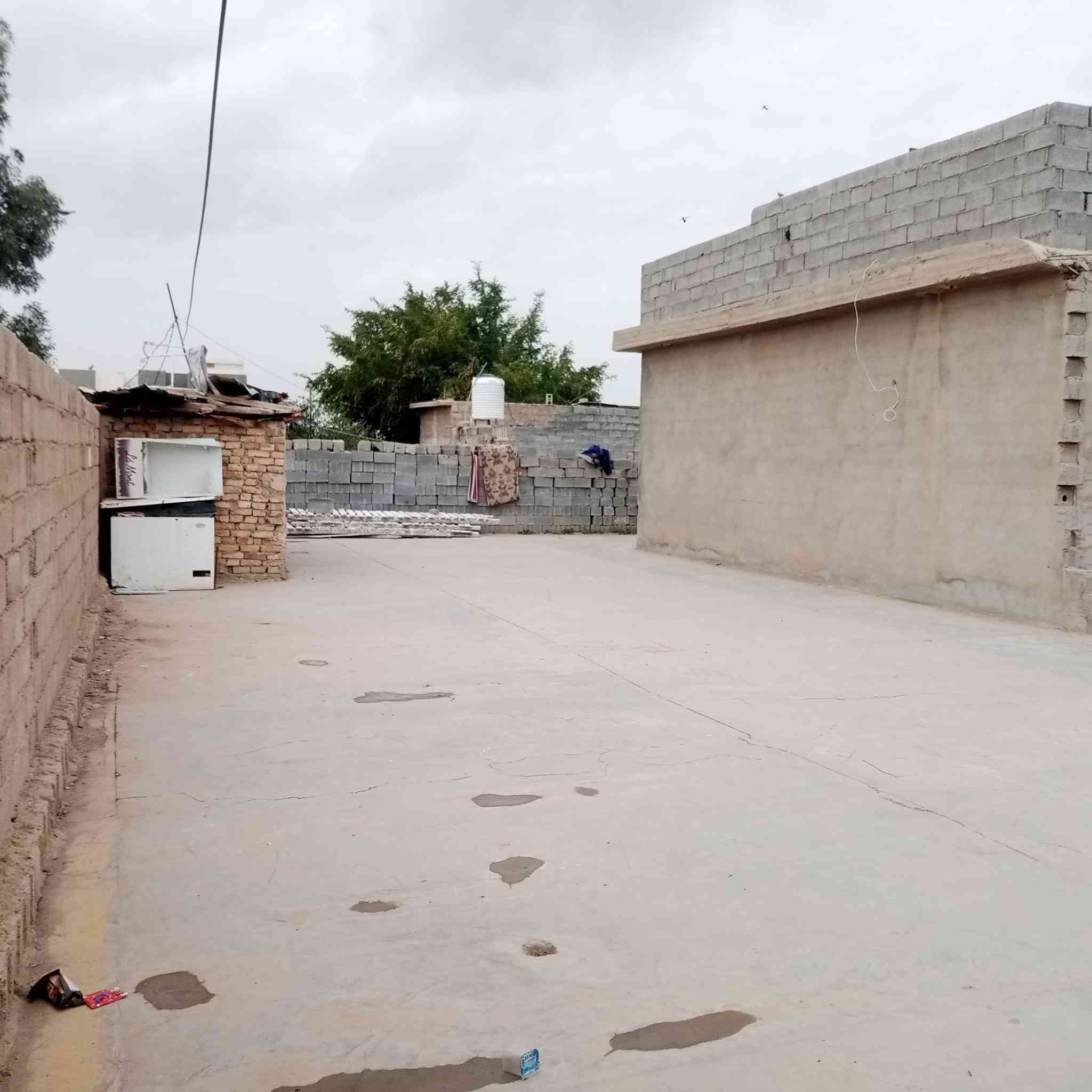 السلام عليكم
بيت مساحته 230 يحتوي على صاله مساحه 10غرف نوم 2مساحه 5×4ويحتوي على حديقه كبيره مساحه 24×5
موقع خلف كليه ادره واقصاد الفلوجه السكنية السعر 45وبي مجال رقم الهاتف ***********
