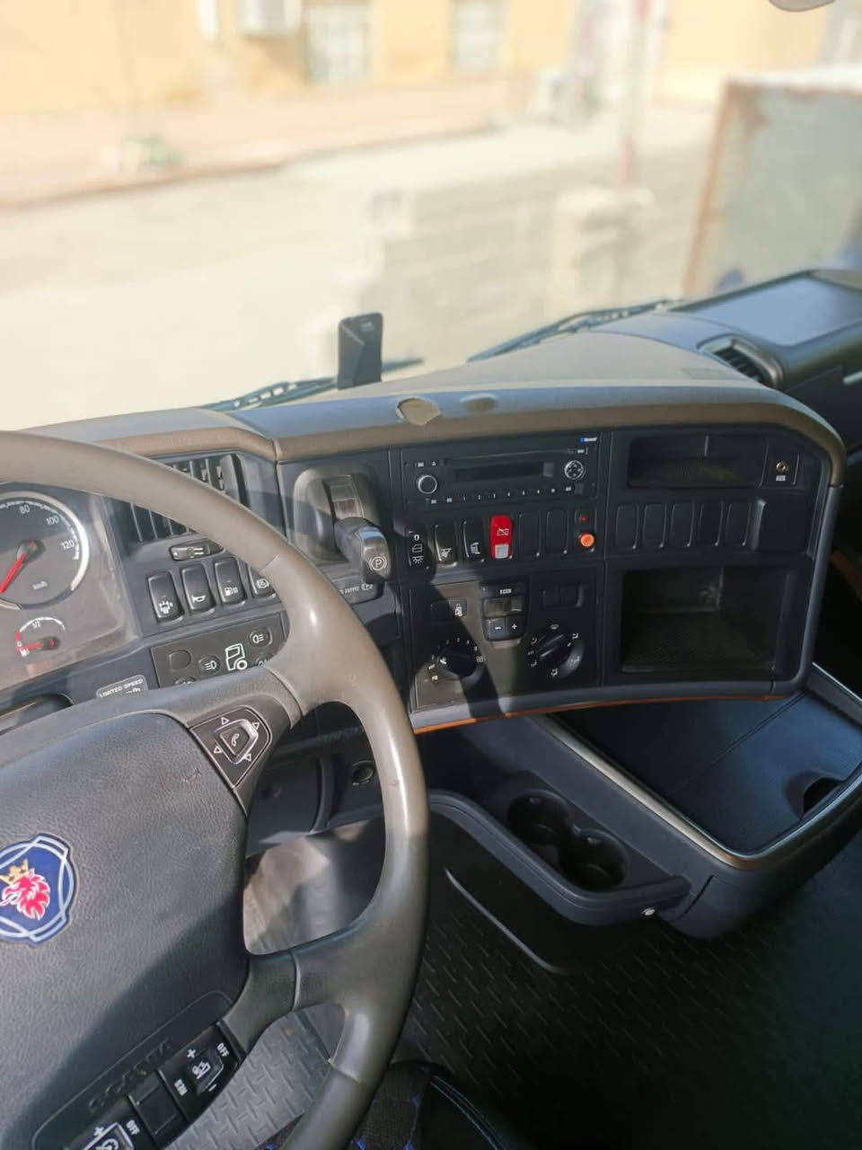 السلام عليكم 👋
على الرحب والسعى🤲
للبيع💵
سكانيه تريله قلاب
العربانه عبدالله الجوهر
الراس اوتماتيك عرجه 
غير مسجله 
المديل       2017
المكان البصره الدير ناحيه المصطفى 
السعر على الاتصال
الاستفسار على الرقم التالي
***********
