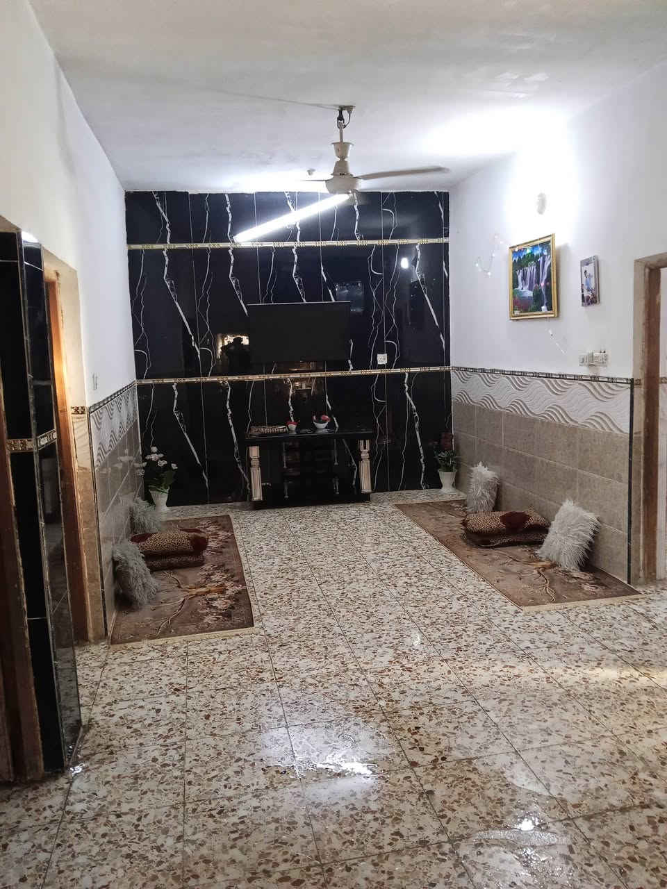 سلام عليكم يوجد بيت للبيع مساحه 350 متر يحتوي على 3غرف نوم واستقبال ومطبخ وحولي وصحيات طابو زراعي سند25 العنوان بغداد الراشديه قرب جامع عبد الكريم ابو غازي الاتصال على الرقم *********** السعر 100
