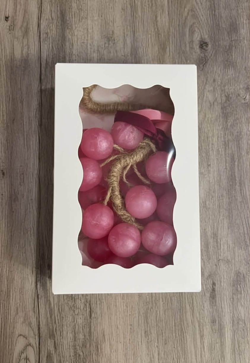 🍇 عنقود العنب من أريج 🍇

مو مجرد صابونة… قطعة فنية تضيف لمسة أناقة لحمامج، وتمنح بشرتج نعومة وانتعاش مع كل استخدام. ✨💗

مصنوعة من قاعدة الكليسرين الغنية بالترطيب، ومعطرة بمزيج ساحر من الفراولة والورد ليبقى العطر يرافقج بعد كل غسلة. 🌹🍓

🤍 مناسبة لـ:
🫧 غسل اليدين
🛁 الاستحمام اليومي

✔️ ترطيب ولطف على البشرة
✔️ رغوة ناعمة ومنعشة
✔️ تصميم مميز يخليها هدية مثالية أو قطعة ديكور أنيقة

لأن التفاصيل الصغيرة هي اللي تصنع الفرق… اختاري عنقود العنب من أريج وخلي لمسة الفخامة تبدأ من حمامج. 💕

#أريج #صابون_يدوي #صابون_كليسرين #عناية_بالبشرة #هدايا_مميزة #غسل_اليدين #استحمام #رائحة_الفراولة #رائحة_الورد 🍇


**إذا كنت صاحب هذا الإعلان وتريد حذفه لأي سبب، رجاءا أرسل رسالة إلى الدعم الفني**