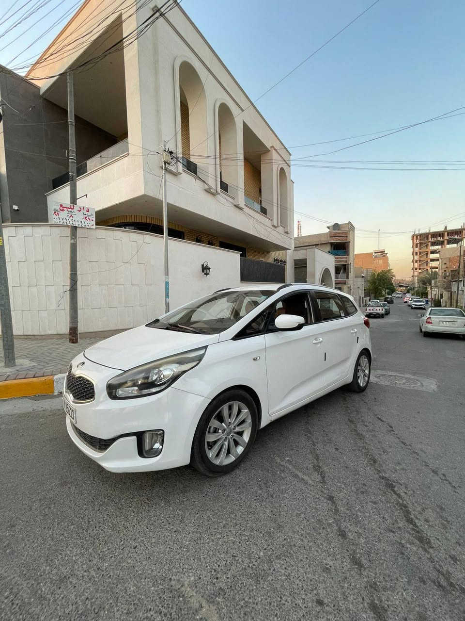 كارينز ١٤ خليجي ماشيه ١٢٢ الف كيلو باب خلفي صبغ والتكمه فوك الباب مصبوغه جنطه صبغ مكان السياره بغداد شارع المغرب مكينه كير مكفولات ***********

