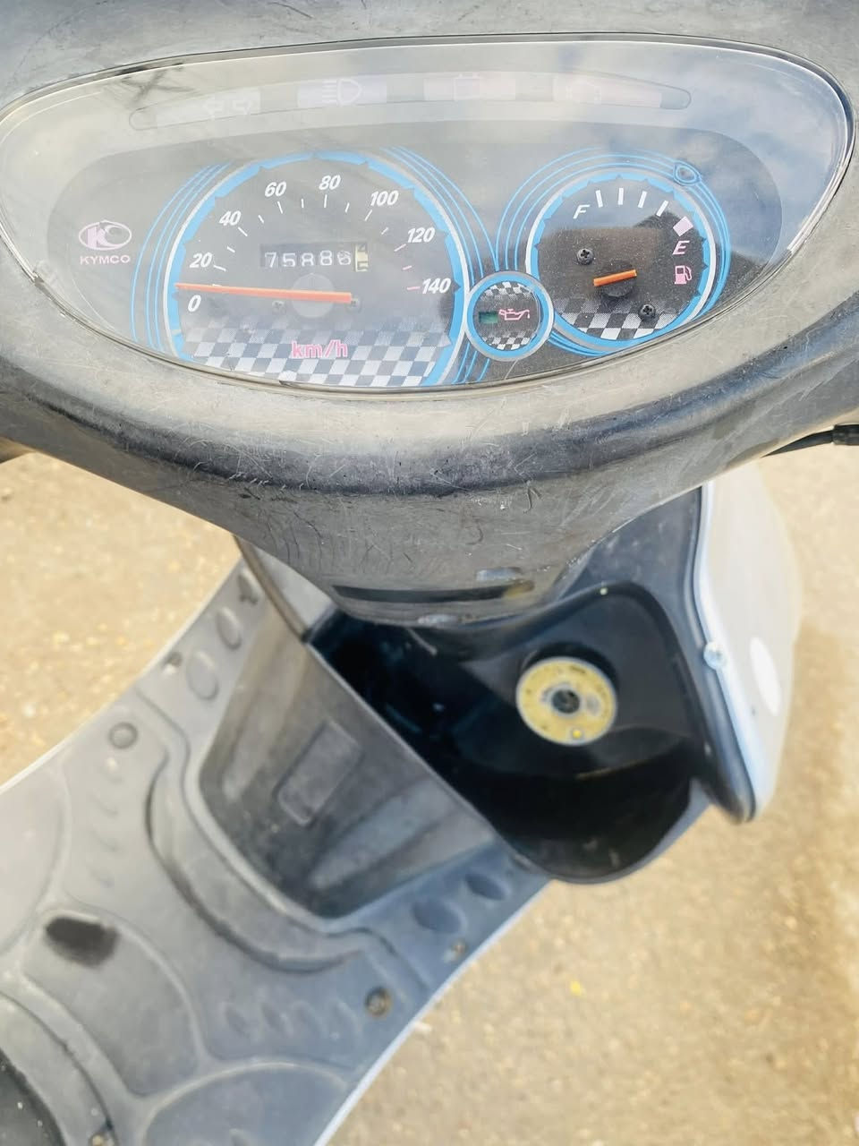 سلام عليكم دراجه لبيع كامكو في تو موديل 14 دراجه جديده سعره 475  ونضيفه مفتوحه صوتهه ناعم شلعه معدل فولل كهربيات كلهه شغاله رقم لتصال ***********
